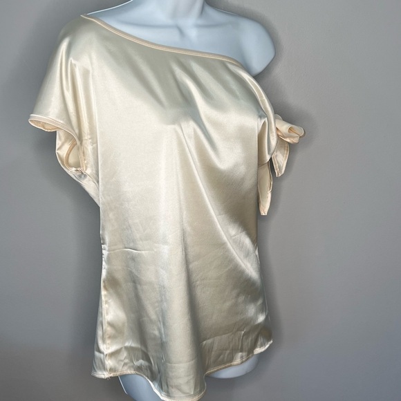 Vidussa off-white cream satin short sleeve off the shoulder top size small NWT - Picture 3 of 9